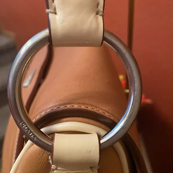 Prada Vitello - EUC - Daino Leather Shoulder Bag - Like New, Pristine! - Picture 14 of 16